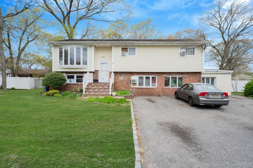 72 Rockland Ave, West Babylon, NY, 11704-1830 | Card Image