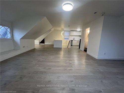 3-49 Fairleigh Ave S, Hamilton, ON, L8M2K1 | Card Image