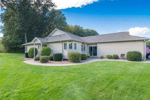 70-70 Pine Grove Dr, South Hadley, MA, 01075-2137 | Card Image