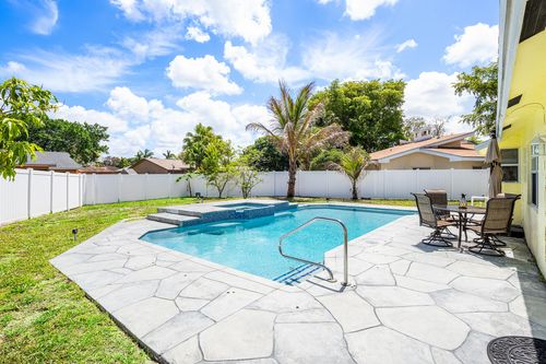246 Natchez Ct, Royal Palm Beach, FL, 33411-1283 | Card Image