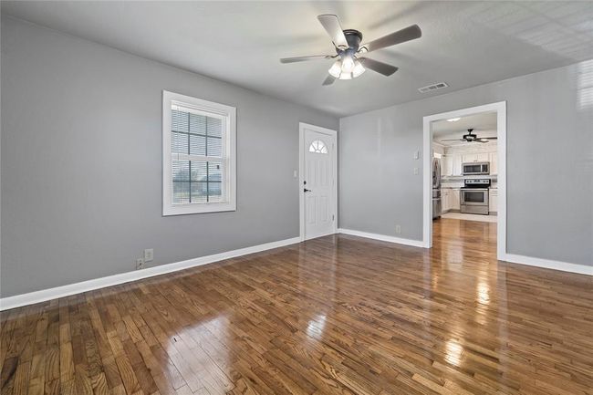 915 E Hanna St, House other with 3 bedrooms, 2 bathrooms and 2 parking in Calvert TX | Image 12