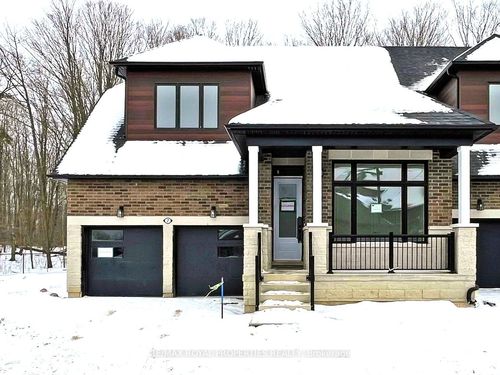 7 Vern Robertson Gate, Uxbridge, ON, L9P0R9 | Card Image