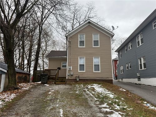 863 Bank St, Akron, OH, 44305-2322 | Card Image