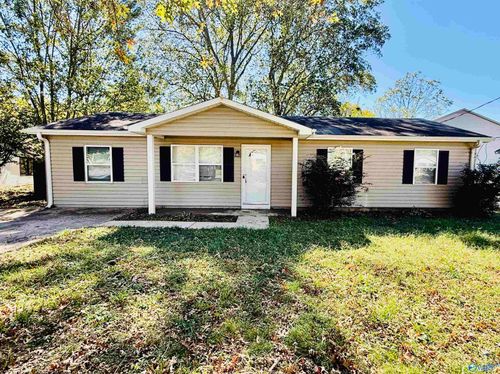 2432 Yorkshire Dr Sw, Huntsville, AL, 35803-2562 | Card Image