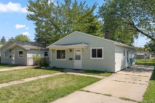 8124 Nightingale St, Dearborn Heights, MI, 48127-1287 | Card Image