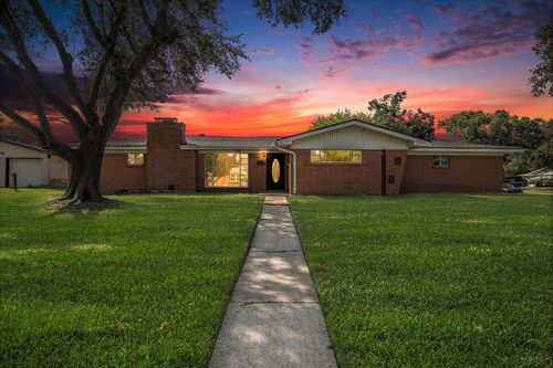 2439 11th St N, Texas City, TX, 77590-5555 | Card Image