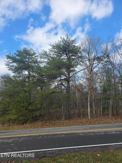 523 Lakeview Dr, Crossville, TN, 38558-7135 | Card Image