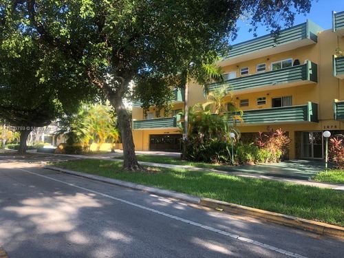 apt-2d-1975 Ne 135th St, North Miami, FL, 33181-2138 | Card Image