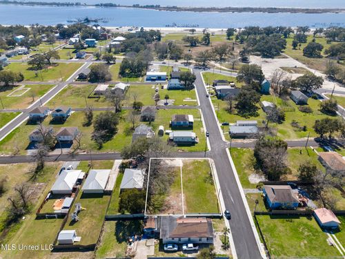 424 Pearl St, Biloxi, MS, 39530-4041 | Card Image