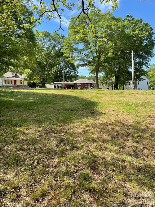 510 E Holly St, Dallas, NC, 28034-2110 | Card Image