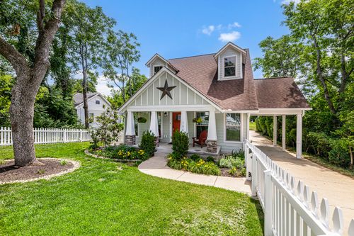 194 37th Ave N, Nashville, TN, 37209-4965 | Card Image