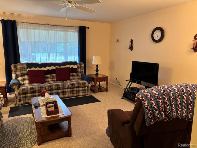 living room pic from kitchen | Image 4