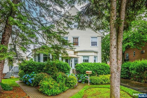 81 Grove St, Montclair, NJ, 07042-3747 | Card Image