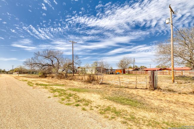 13934 N Interstate 35, House other with 3 bedrooms, 1 bathrooms and null parking in Moore TX | Image 28