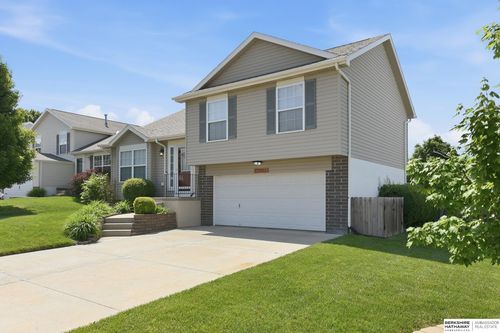 17855 Edna St, Omaha, NE, 68136-1566 | Card Image