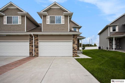 8821 Ridge Hollow Dr, Lincoln, NE, 68526-6135 | Card Image