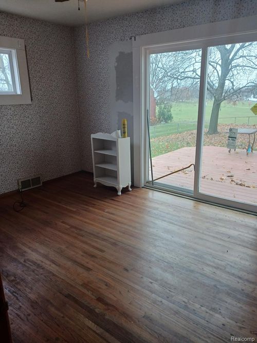 682 Budlong St, Adrian, MI, 49221-1408 | Card Image