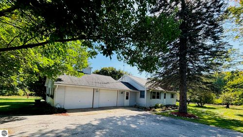 2528 Muckle Rd, Central Lake, MI, 49622-9527 | Card Image