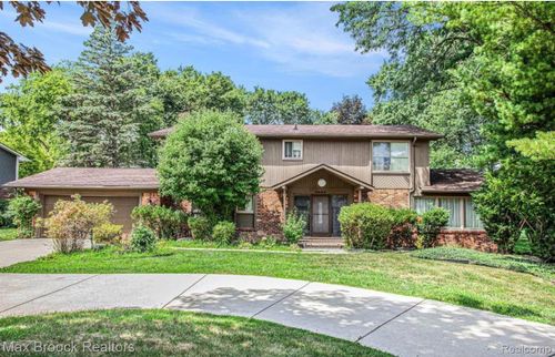 5622 Powder Horn Dr, West Bloomfield, MI, 48322-1773 | Card Image