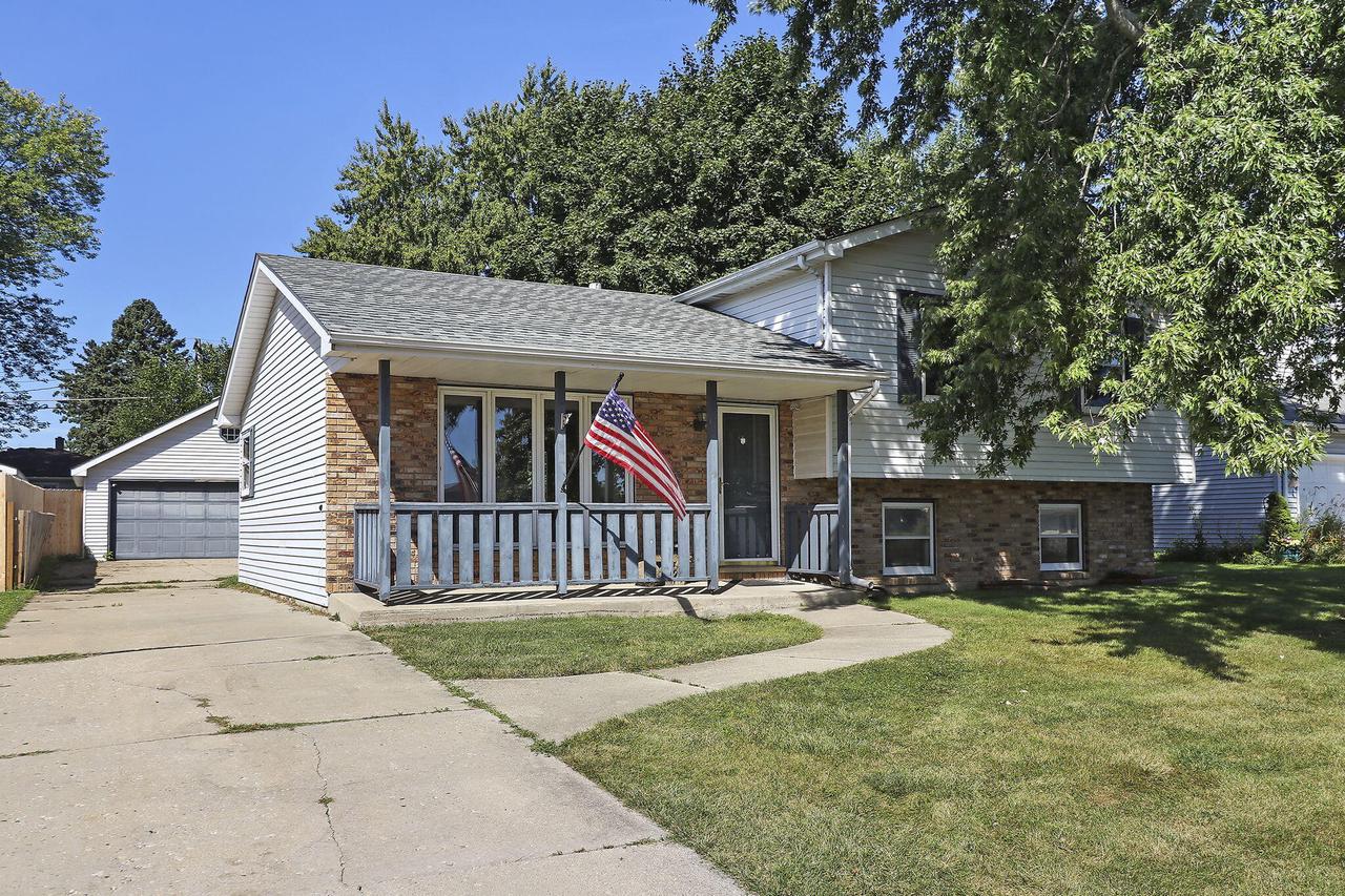 Pershing Blvd, Kenosha, WI 53144