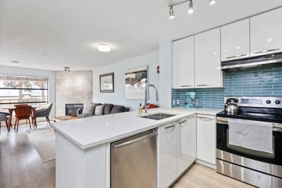 210 - 124 W 3rd St, Condo with 2 bedrooms, 2 bathrooms and 1 parking in North Vancouver BC | Image 2