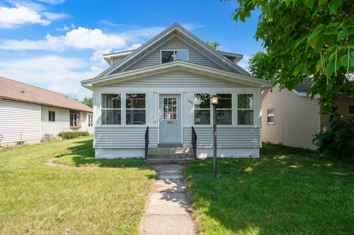 706 Gilmore Ave, Winona, MN, 55987-2547 | Card Image