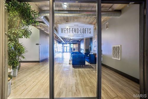 304-4100 Forest Park Ave, Saint Louis, MO, 63108-2890 | Card Image