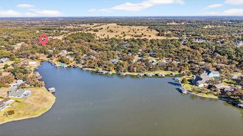 329 Comanche Dr, Lake Kiowa, TX, 76240-9554 | Card Image