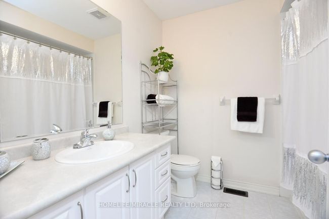 23 Falling Leaf Dr, House attached with 3 bedrooms, 4 bathrooms and 2 parking in Caledon ON | Image 24