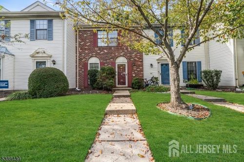 13 Pear Tree Ln, FRANKLIN PARK, NJ, 08823-1402 | Card Image