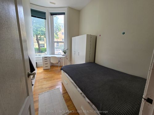 1a-34 Ross St, Toronto, ON, M5T1Z9 | Card Image
