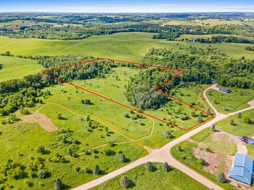 180 Surrey Ridge Trl, GLENWOOD CITY, WI, 54013-8567 | Card Image