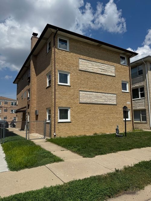 apt-3f-8228 Walsh Ln, River Grove, IL, 60171-1157 | Card Image