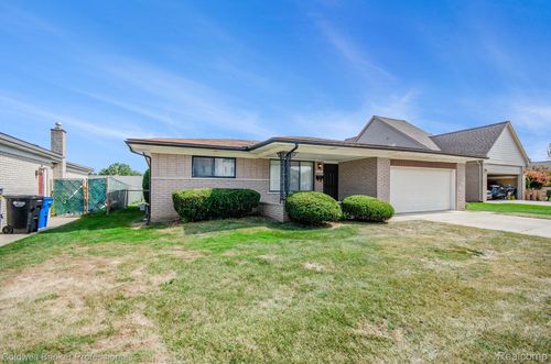 30600 Manor Dr, Madison Heights, MI, 48071-2296 | Card Image