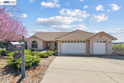 1105 Paradise Peak Rd, Valley Springs, CA, 95252-8543 | Card Image