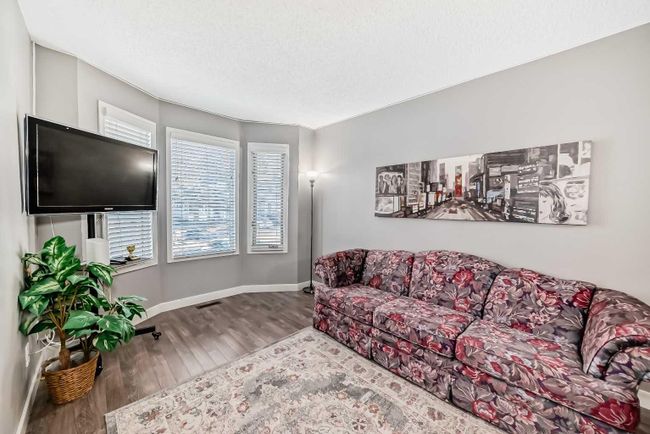 39 Abbeydale Villas Ne, Home with 3 bedrooms, 2 bathrooms and 1 parking in Calgary AB | Image 6