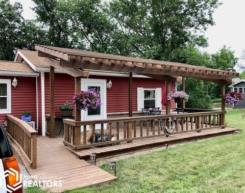 1410 E Ridge Dr, Brooklyn, IA, 52211-9437 | Card Image