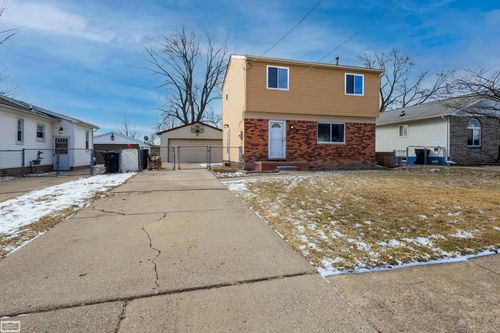 19944 Fenton St, Roseville, MI, 48066-2212 | Card Image