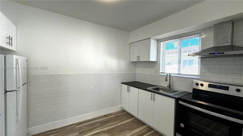 4-120 Ne 55th St, Miami, FL, 33137-2469 | Card Image