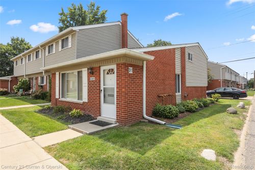 8269 Bristol St, Westland, MI, 48185-1831 | Card Image