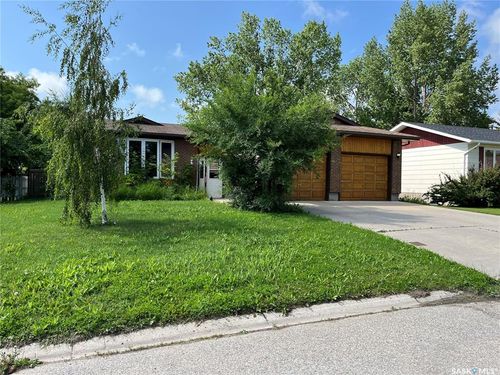 221 4th Ave, Whitewood, SK, S0G5C0 | Card Image