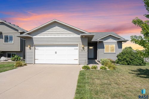 3216 E Brewster St, Sioux Falls, SD, 57108-8395 | Card Image