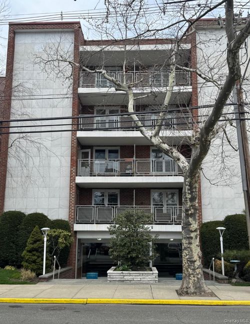 apt-3l-100 Brooklyn Ave, Freeport, NY, 11520-3007 | Card Image