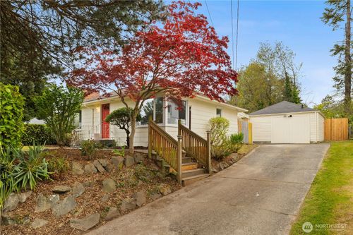 11253 35th Ave Sw, Seattle, WA, 98146-1802 | Card Image