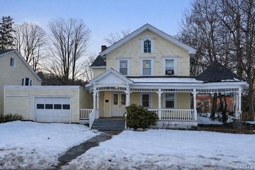 5 Park St, Ellenville, NY, 12428-2039 | Card Image