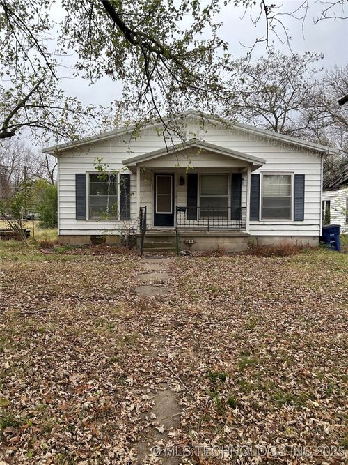 722 S Pine St, Nowata, OK, 74048-4024 | Card Image