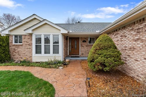 22264 Oakwood St, Woodhaven, MI, 48183-1596 | Card Image
