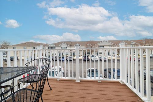 418 Willow Ln, Valley Stream, NY, 11580-7018 | Card Image