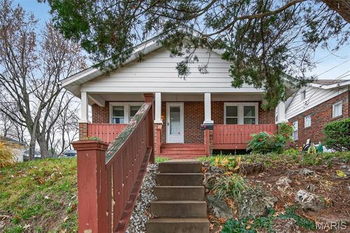 8907 Argyle Ave, Overland, MO, 63114-4819 | Card Image