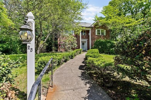 25 Hundreds Cir, Wellesley, MA, 02481-1408 | Card Image